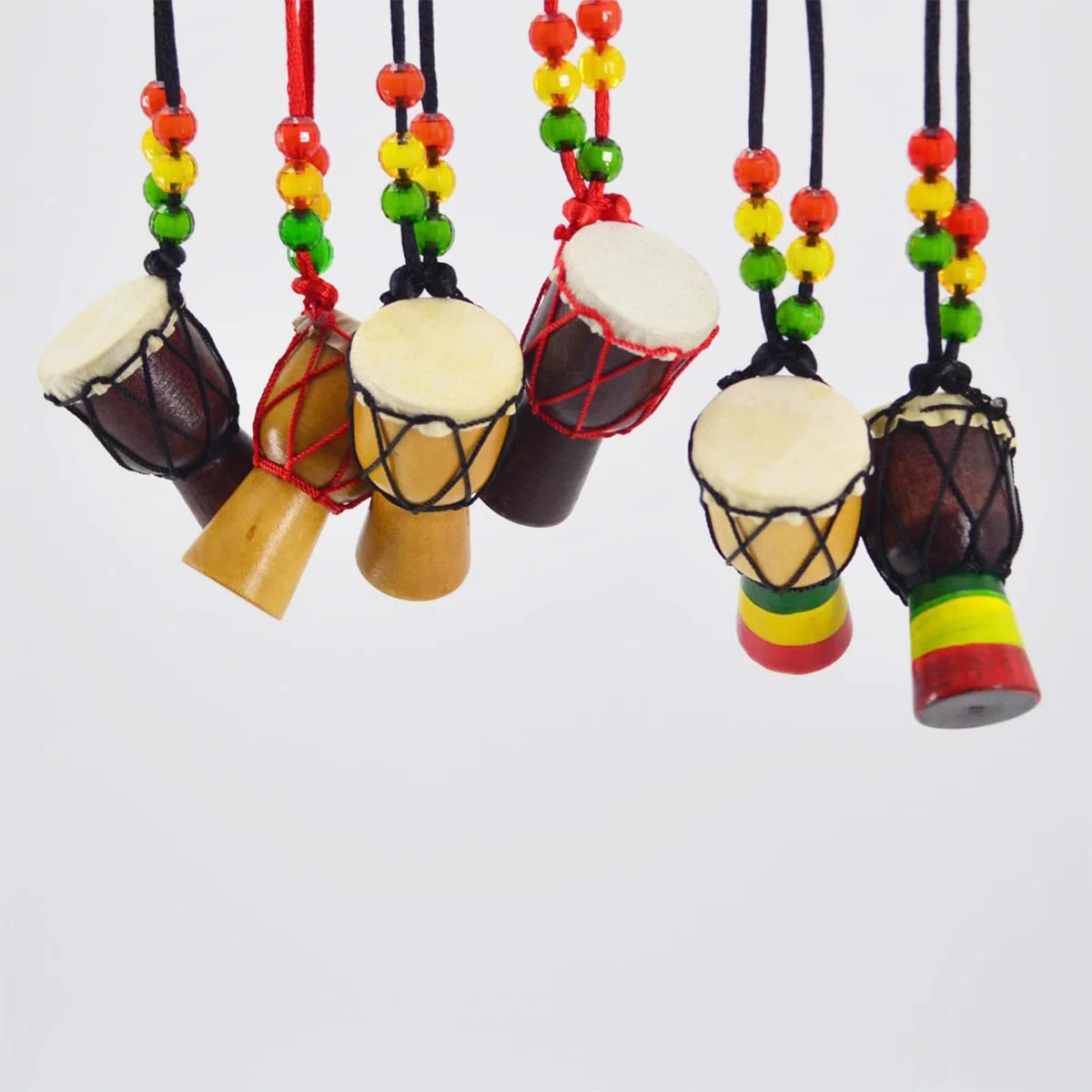 4 Pezzi Mini Tamburi Africani, Tamburo Africano Collana Legno, Djembe Appeso Tamburo Africano, Adatti per Artisti, Amanti della Musica o Amanti delle Percussioni (Dreifarbiges Holz)