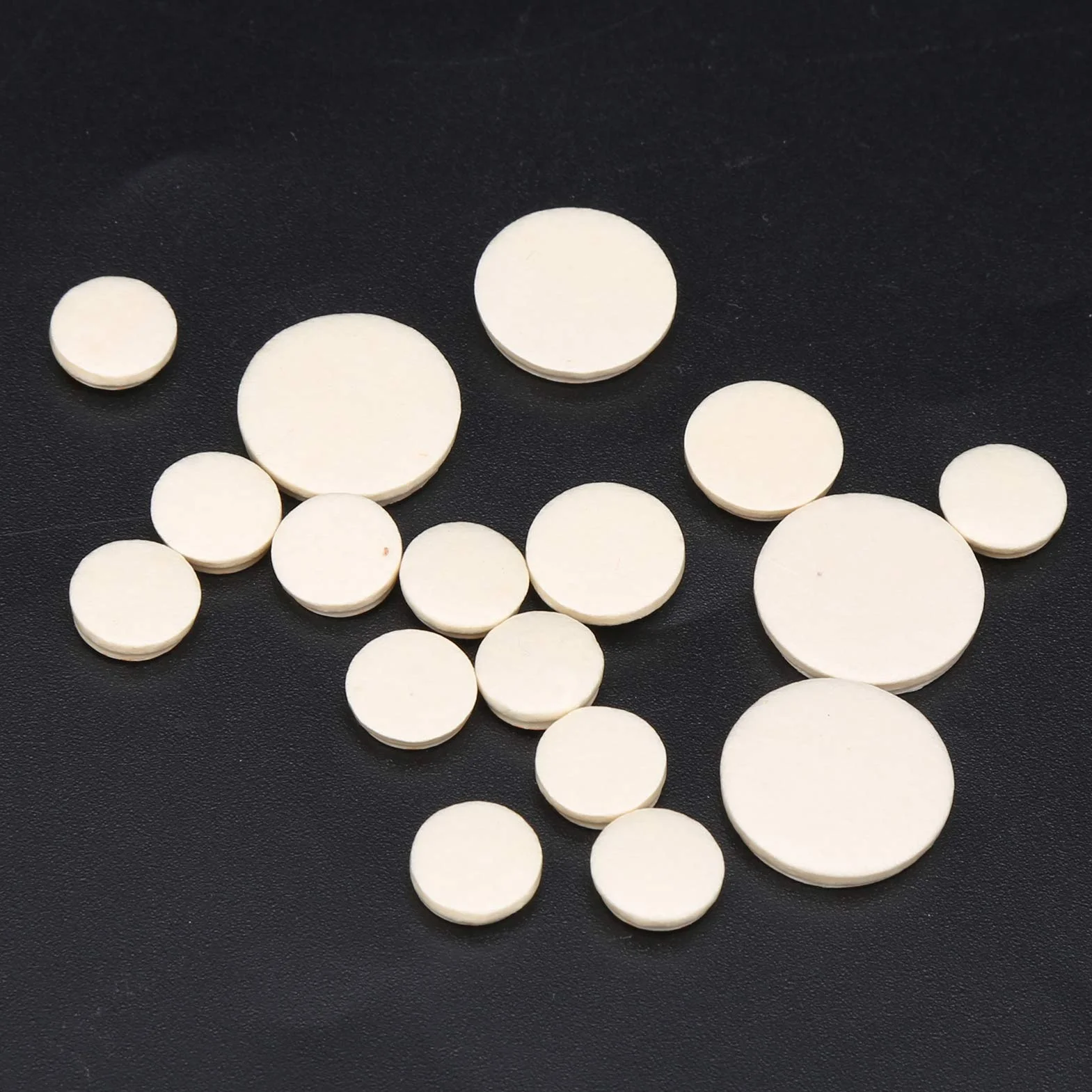 Kit Cuscinetti per Clarinetto con Chiave in Sib, Durevoli Cuscinetti per Fori da 17 Pezzi + 10 Pezzi per Fogli di Sughero Naturale Accessori per Strumenti per Clarinetto Kit di Ricambio