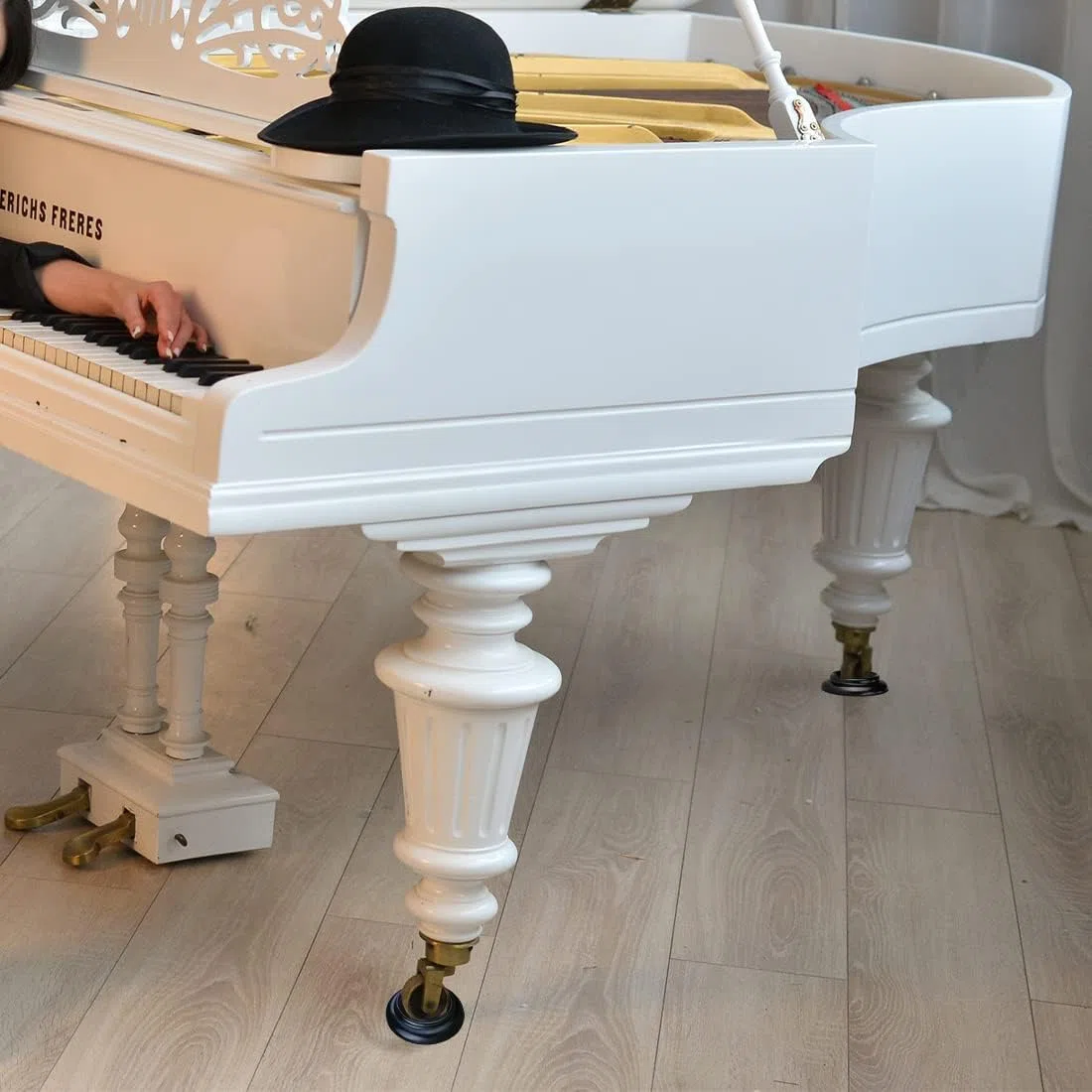 Ncheli Sottopiedi Pianoforte 4 Pezzi Nero, Tappetini per Ruote con Base EVA Antiscivolo, Protezione Pavimenti Parquet e Moquette, 10cm Grandi per Mobili Pesanti, Plastica Resistente