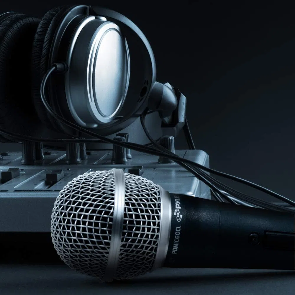 Pyle Microfono Professionale, Microfono Dinamico Cardioide Unidirezionale, Microfono Karaoke con Cavo XLR 457 Centimetri, Alta Chiarezza per Esibizioni dal Vivo e Registrazioni, Microfono per Cantare