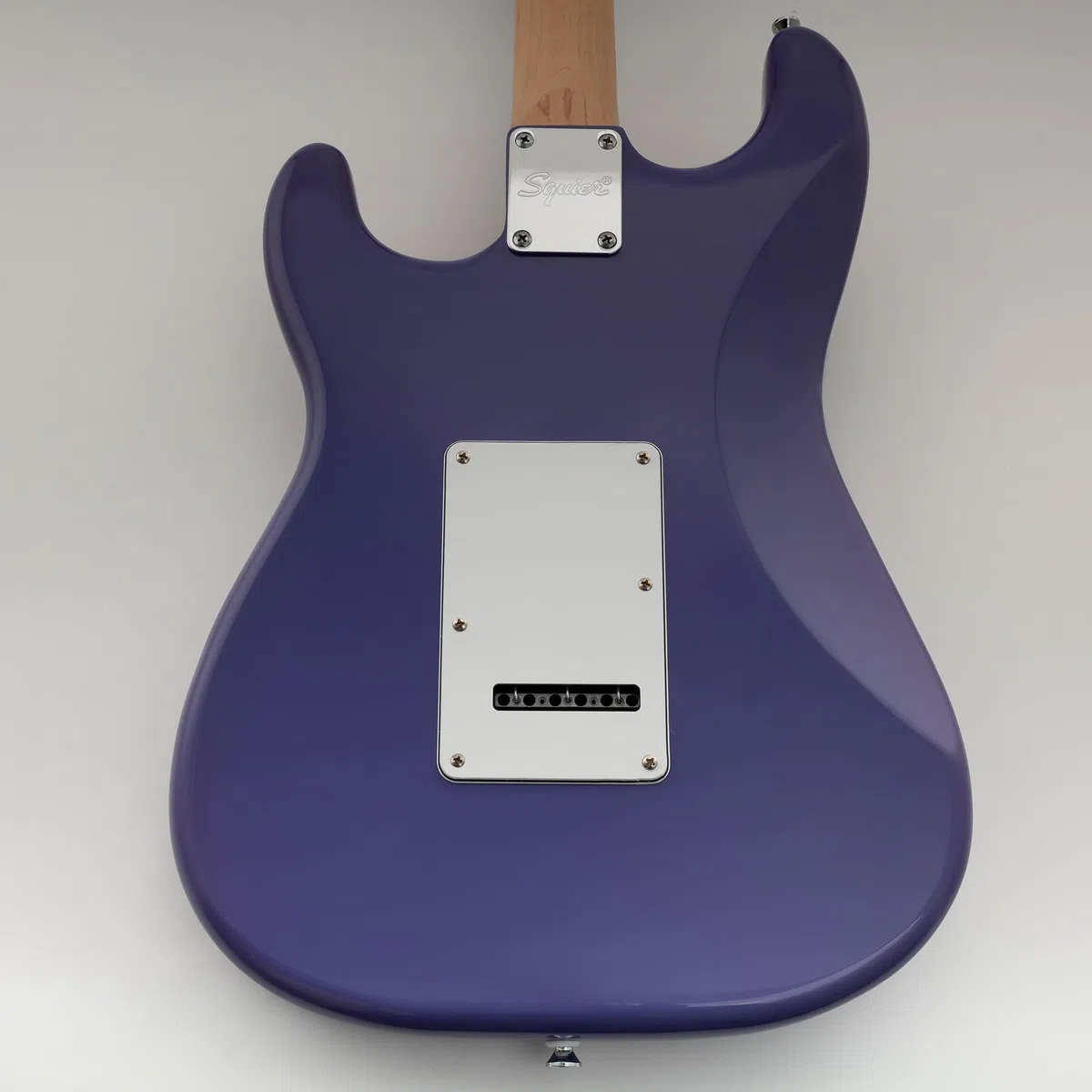 Musiclily Pro 11 Fori ST Battipenna e Piastra Posteriore Set per Chitarra Elettrica Squier Sonic Strat SSS, 3 strati Bianco
