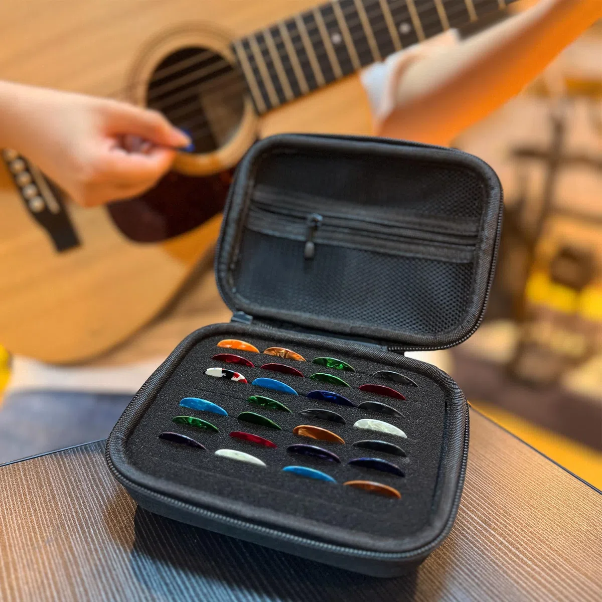Musiin La custodia per plettro è compatibile con accessori per chitarra Fender Dunlop D'Addario, negozi per corde per chitarra e scatole di varie dimensioni (grigio scuro)