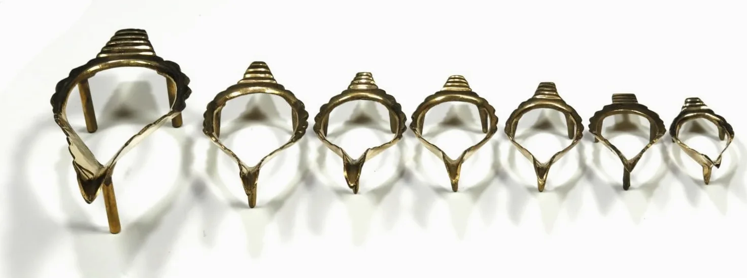 ASHIRWAD Ottone Shankh Stand valampuri sangu Shankha Dakshinavarti Vamavarti Metallo (3")