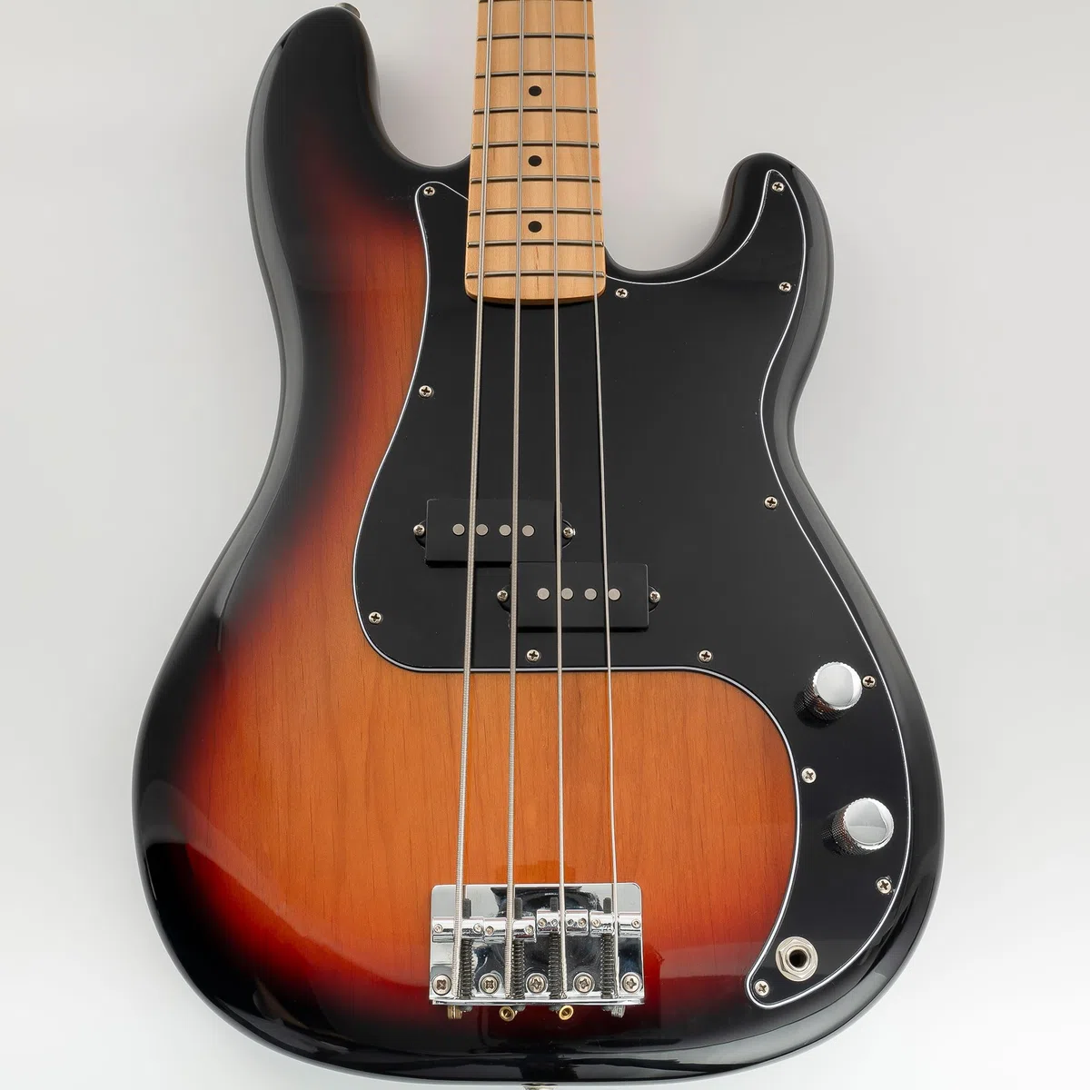 Musiclily 13 Fori P Bass Battipenna Pickguard per Basso Elettrico Fender American/Messicano Precision Bass, 3 strati Nero
